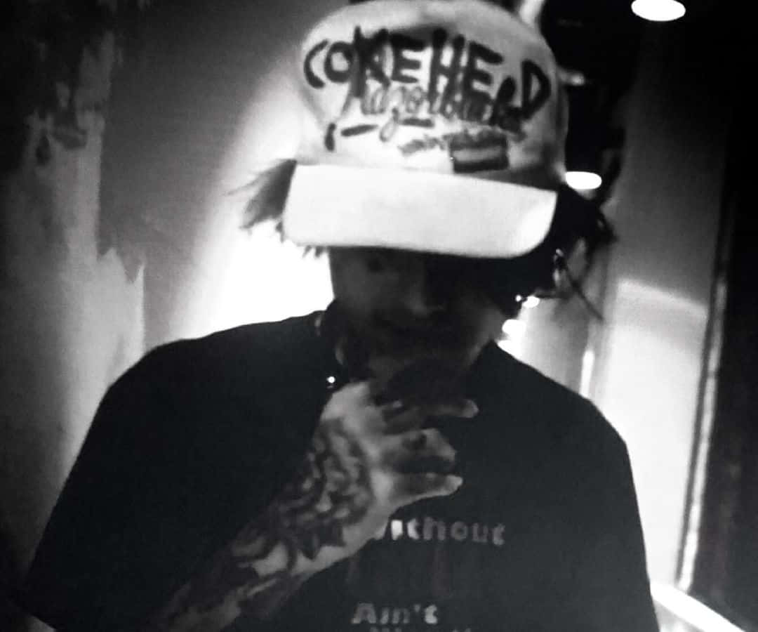 Download Edgy Anime Girl Pfp Unleash Your Inner Rebel Wallpaper Wallpapers Com