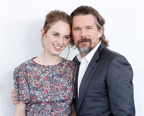 Maya Hawke Moglie Foto Maya Maya Hawke Moglie Foto Maya